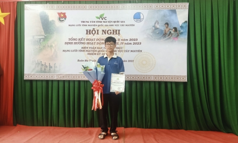 Anh Đinh Lê Hoàng Khang Phó Chủ nhiệm Thường trực Chi nhánh Gia Lai là tình nguyện viên tích cực trong các hoạt động tình nguyện vì cộng đồng Quý II năm 2023