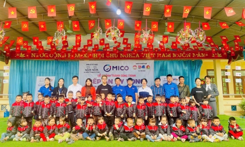 Trao tặng công trình “Bếp ăn hy vọng” và bữa ăn buffet 0 đồng tại trường học bị ảnh hưởng bởi bão lũ tại Lạng Sơn