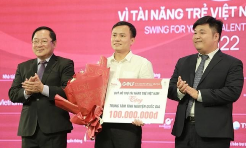 Tiền Phong Golf Championship năm 2022 tặng thưởng 'những trái tim Hồng'