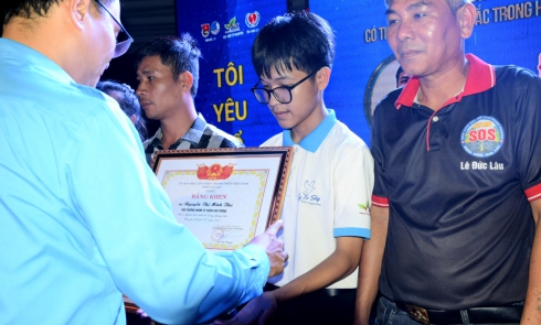 Nhóm từ thiện Fly To Sky có 01 tập thể và 02 cá nhân vinh dự được Hội LHTN Việt Nam tỉnh Gia Lai tặng bằng khen