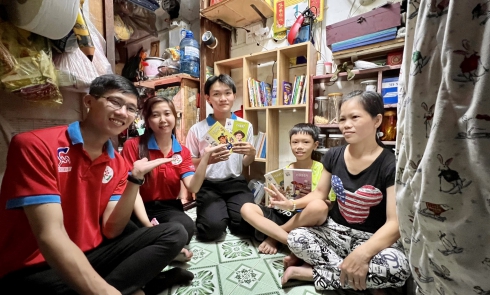 Trao gửi yêu thương qua những cuốn sách đến trẻ em khó khăn quận Bình Thạnh