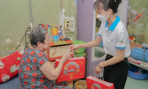 Chi nhánh TP.HCM tổ chức thăm và tặng quà cho các em thiếu nhi, các cụ già neo đơn tại Mái ấm Từ Hạnh