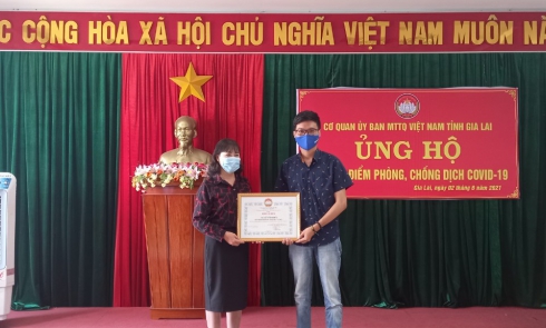 Ủy ban MTTQ Việt Nam tỉnh Gia Lai tặng Bằng khen cho Thủ lĩnh Nhóm từ thiện Fly To Sky