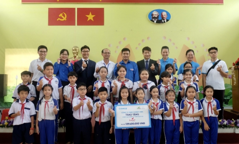 Trao tặng máy lọc nước và máy lọc không khí đồng hành cùng hơn 6000 em học sinh đến trường tại huyện Bình Chánh, TP. Hồ Chí Minh