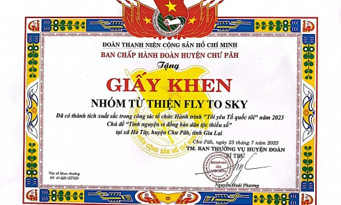 Nhóm từ thiện Fly To Sky vinh dự được nhận giấy khen của Huyện Đoàn Chư Păh