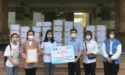 Trao tặng hơn 1600 sản phẩm rửa tay Lifebuoy đồng hành cùng lực lượng y tế tại thành phố Hồ Chí Minh