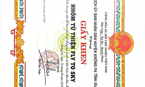 Huyện Krông Pa tặng giấy khen cho Nhóm từ thiện Fly To Sky vì đã có thành tích xuất sắc trong hỗ trợ các hoạt động an sinh xã hội trên địa bàn huyện Krông Pa