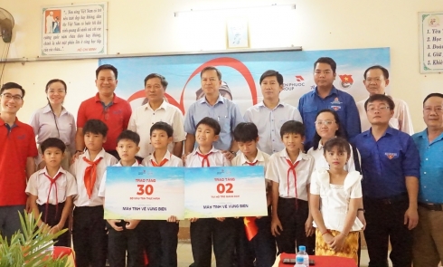 Mở rộng cơ hội tiếp cận công nghệ cho học sinh vùng biên giới 