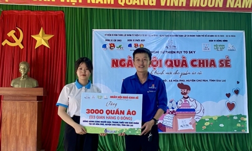 Hành trình mới cho hàng ngàn sản phẩm quần áo cũ trong Ngày hội “Quà chia sẻ” tại huyện Chư Păh