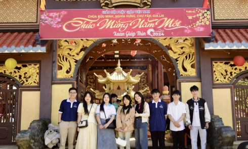 Nhóm từ thiện Fly To Sky đã tổ chức chương trình gặp mặt và lễ chùa đầu năm mới Xuân Giáp Thìn 2024 tại 02 đầu cầu Gia Lai và TP. Hồ Chí Minh